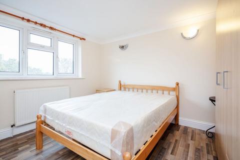 3 bedroom flat to rent, Ilderton Road, London SE16