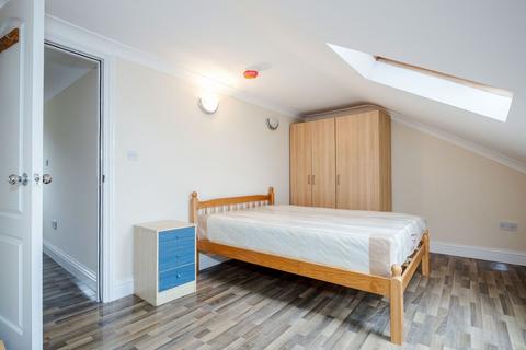 3 bedroom flat to rent, Ilderton Road, London SE16