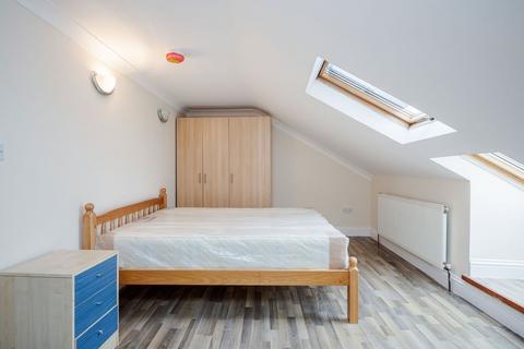 3 bedroom flat to rent, Ilderton Road, London SE16