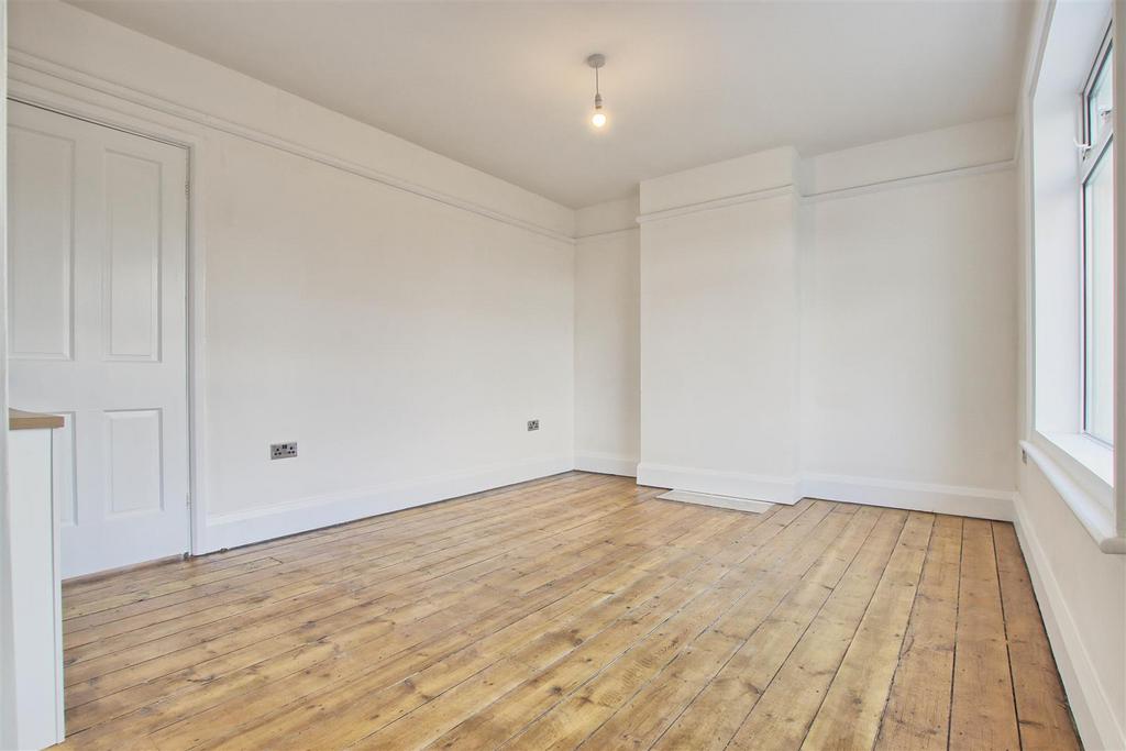 Bedroom 1.jpg