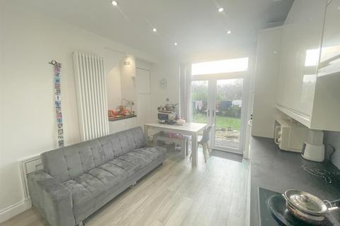 3 bedroom semi-detached house for sale, Wicklow Drive, Leicester