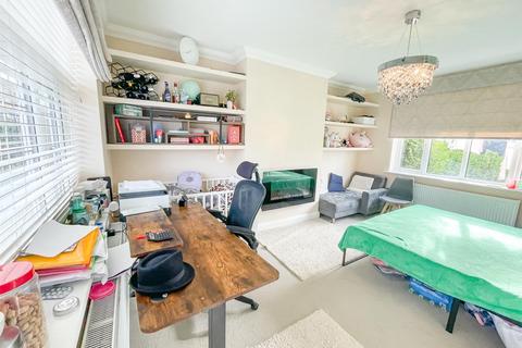 3 bedroom semi-detached house for sale, Wicklow Drive, Leicester