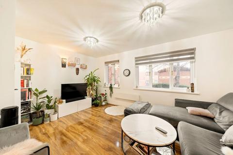 2 bedroom flat for sale, Medesenge Way, London N13
