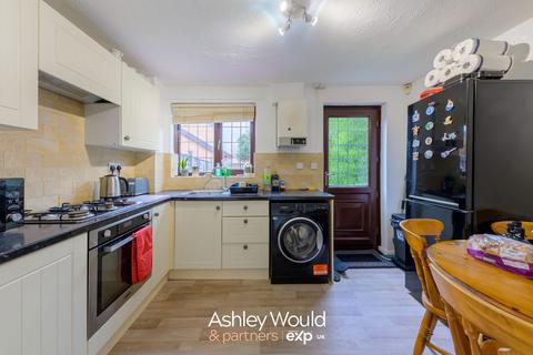 2 bedroom semi-detached house for sale, Linnet Close, Halesowen B62
