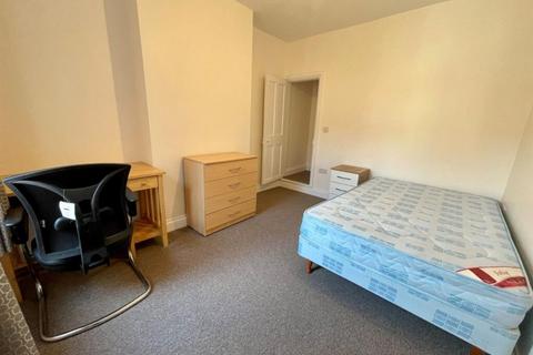 2 bedroom house to rent, Wolverton Road, Leicester LE3
