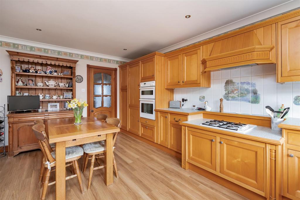 Kitchen/Breakfast Area