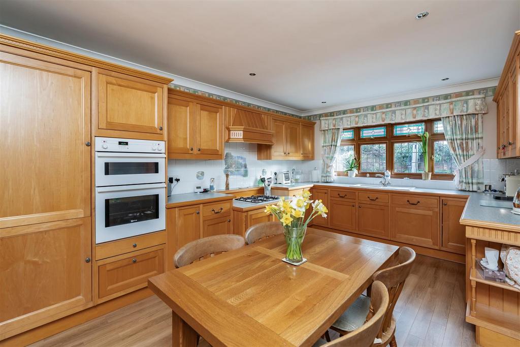 Kitchen/Breakfast Area