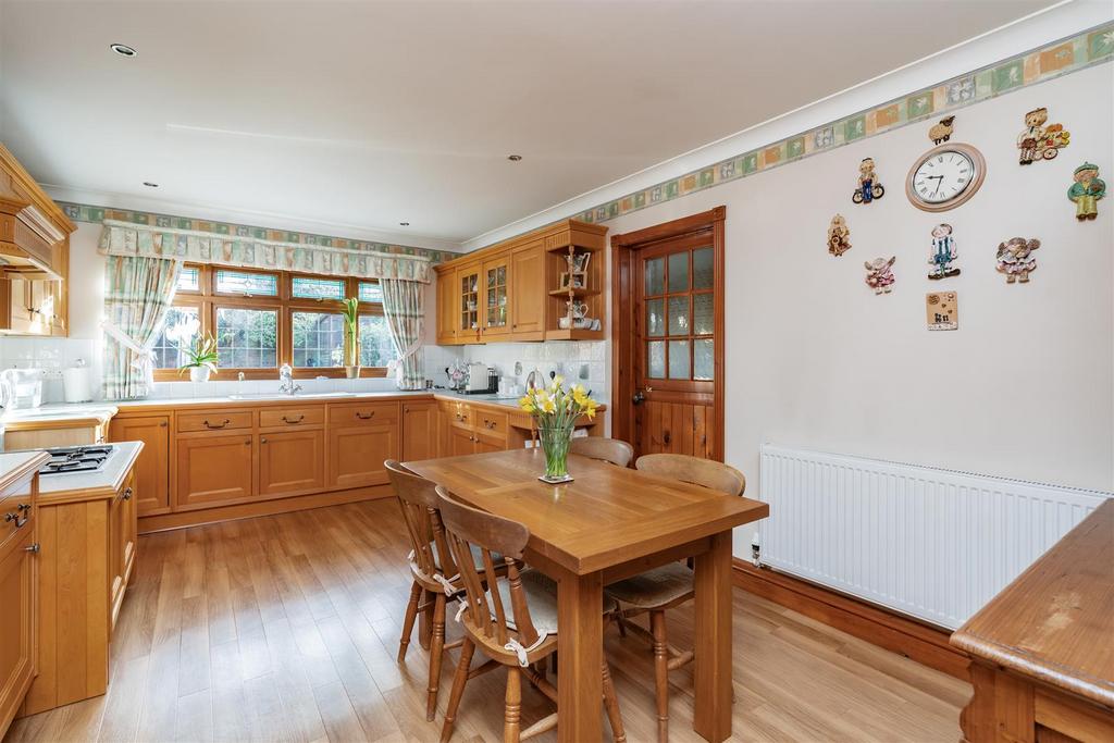 Kitchen/Breakfast Area