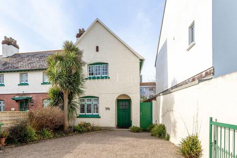 2 bedroom semi-detached house to rent, 3 The Pebbles