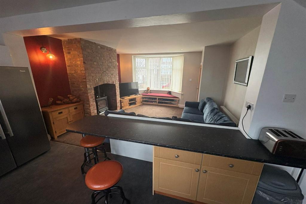 Kitchen / Lounge