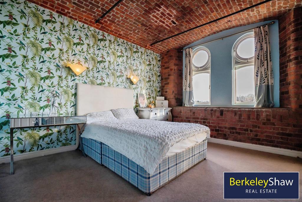 Guest bedroom