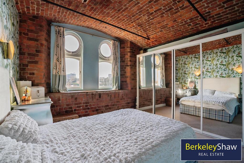 Guest bedroom (2)