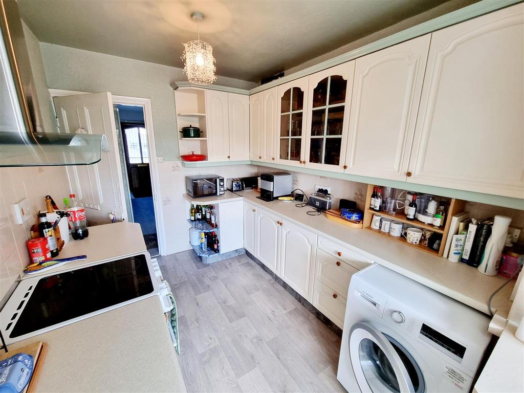 Kitchen 1.jpg