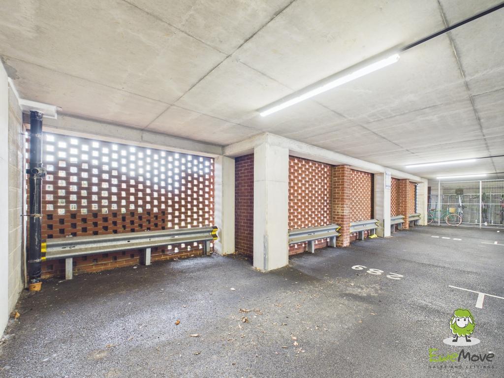 Ewe Move Estate Agents Basingstoke - Lambert Court