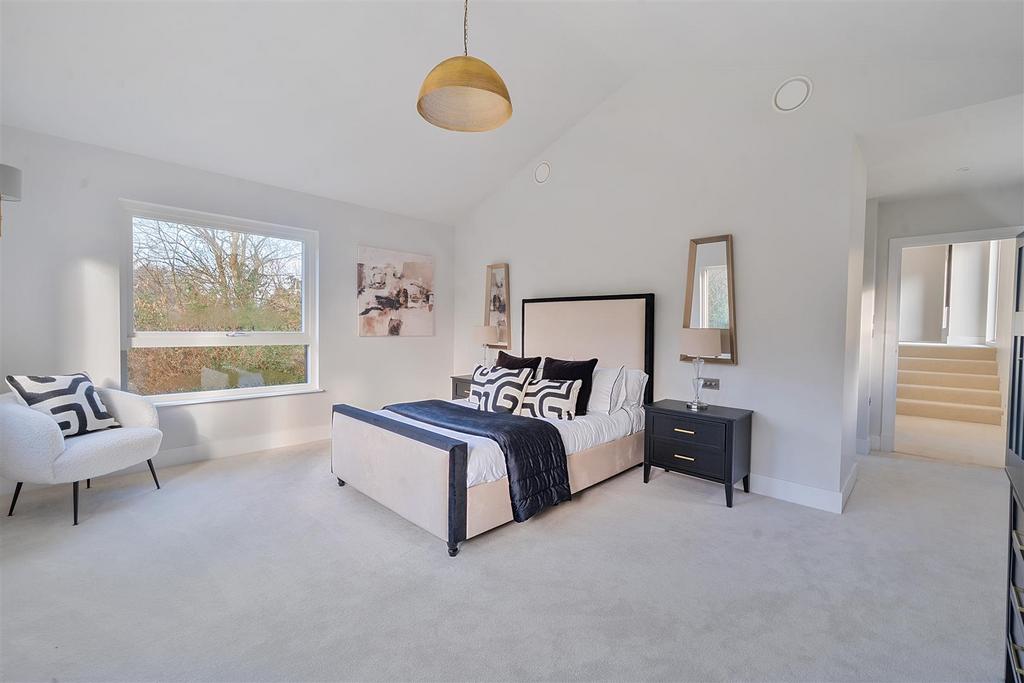 Bedroom 1 (2).jpg