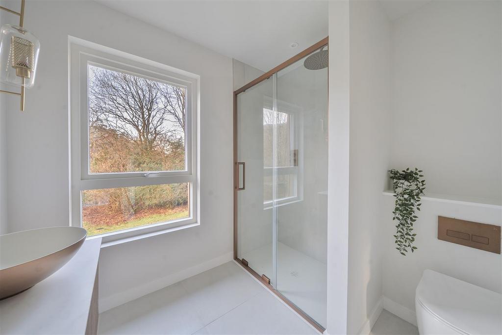 Bedroom 1 En-Suite (2).jpg