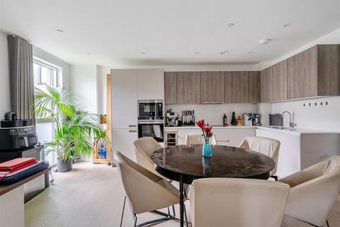 2 bedroom flat for sale, The Avenue, London NW6