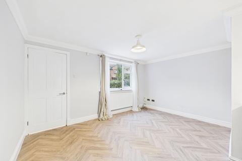 2 bedroom flat to rent, London Road, Stockton Heath, WA4