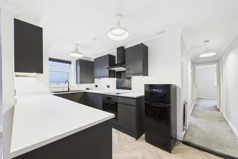 2 bedroom flat to rent, London Road, Stockton Heath, WA4