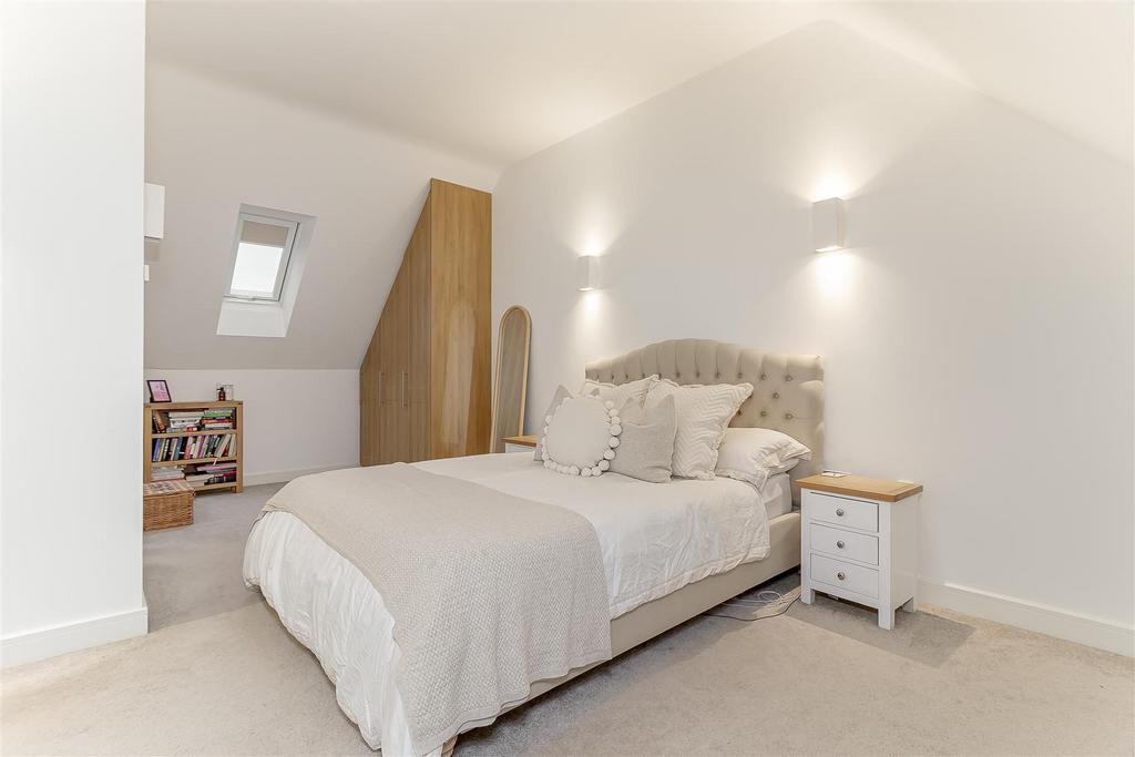 Master Bedroom - B.jpg