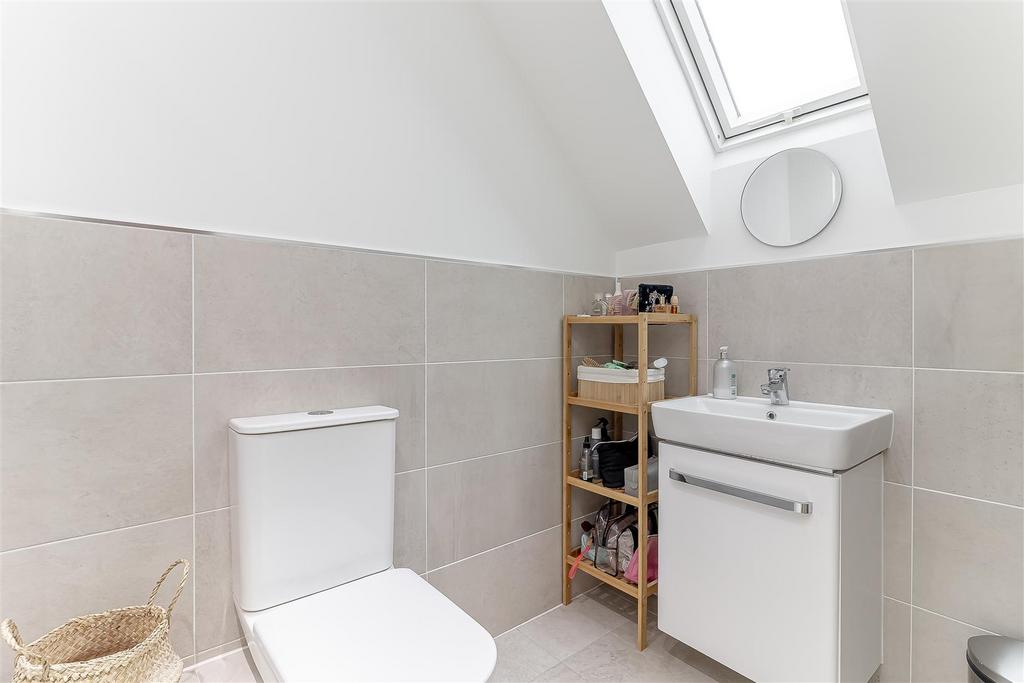 Master Bedroom Ensuite - A.jpg