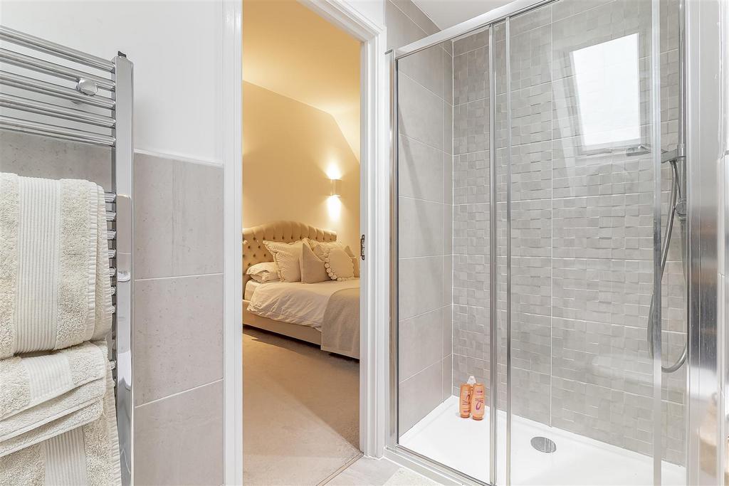 Master Bedroom Ensuite - B.jpg