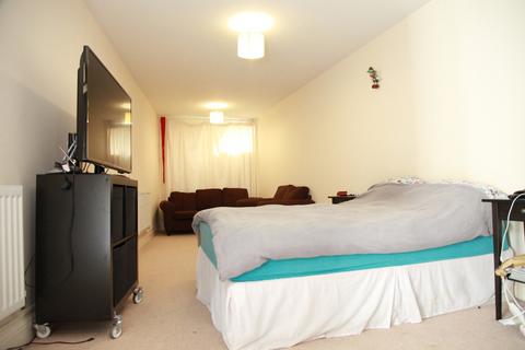 3 bedroom flat to rent, Kingston Rd, RAYNES PARK SW20