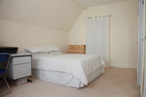 3 bedroom flat to rent, Kingston Rd, RAYNES PARK SW20