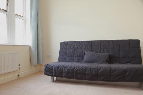 3 bedroom flat to rent, Kingston Rd, RAYNES PARK SW20