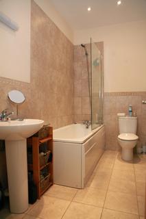 3 bedroom flat to rent, Kingston Rd, RAYNES PARK SW20