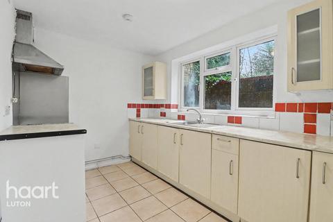 2 bedroom flat for sale, Cromwell Hill, Luton