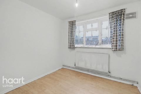 2 bedroom flat for sale, Cromwell Hill, Luton