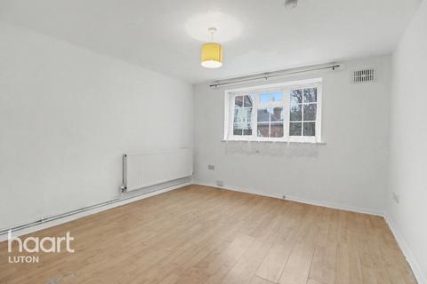 2 bedroom flat for sale, Cromwell Hill, Luton