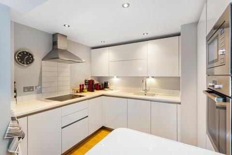 2 bedroom flat to rent, Kensington Gardens Square, London, W2