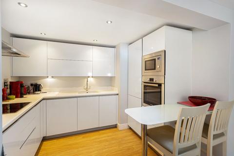 2 bedroom flat to rent, Kensington Gardens Square, London, W2