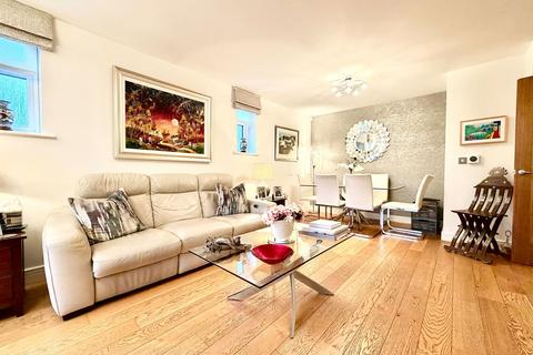 2 bedroom flat for sale, Finch Lane, Bushey WD23