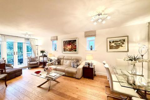 2 bedroom flat for sale, Finch Lane, Bushey WD23