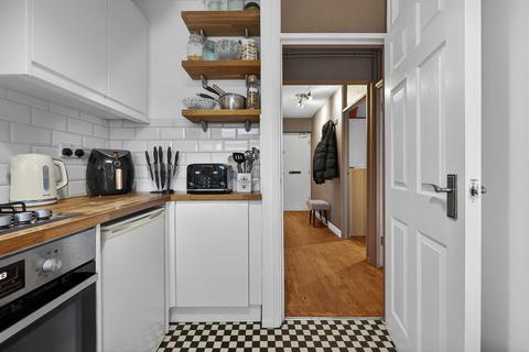 1 bedroom apartment for sale, Queens Drive, London, N4