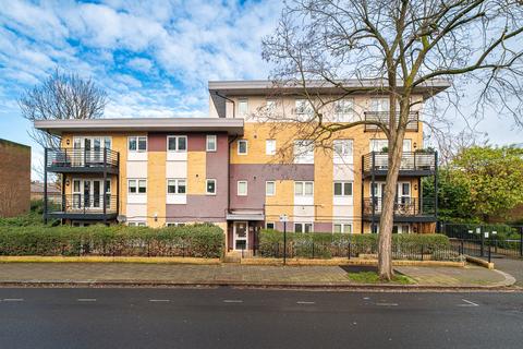 2 bedroom flat to rent, Rodenhurst Road, London, SW4