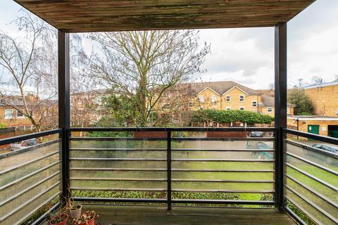 2 bedroom flat to rent, Rodenhurst Road, London, SW4