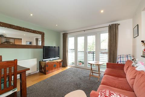 2 bedroom flat to rent, Rodenhurst Road, London, SW4