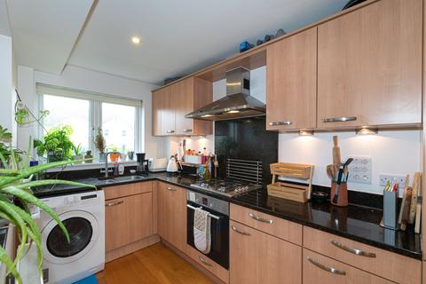 2 bedroom flat to rent, Rodenhurst Road, London, SW4