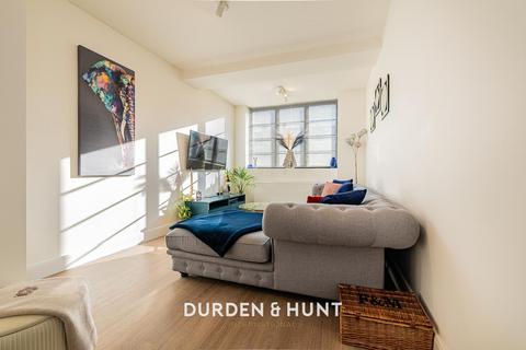 1 bedroom apartment for sale, Maybank Road, London E18