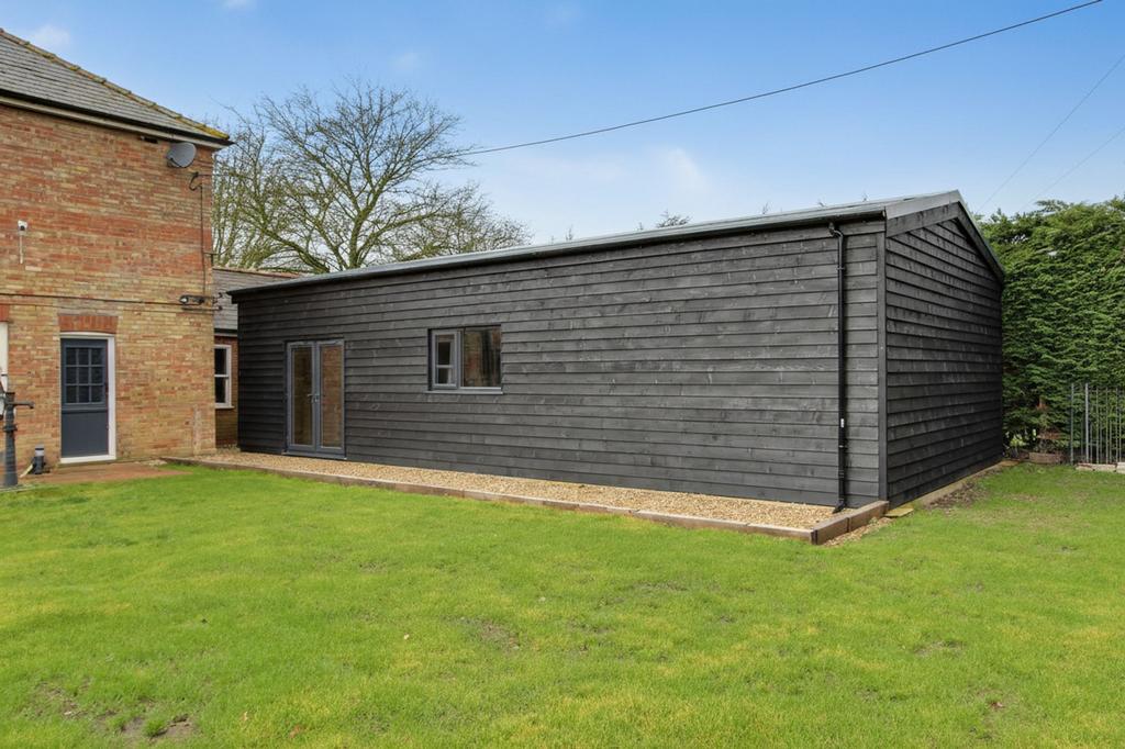 Garage/Workshop