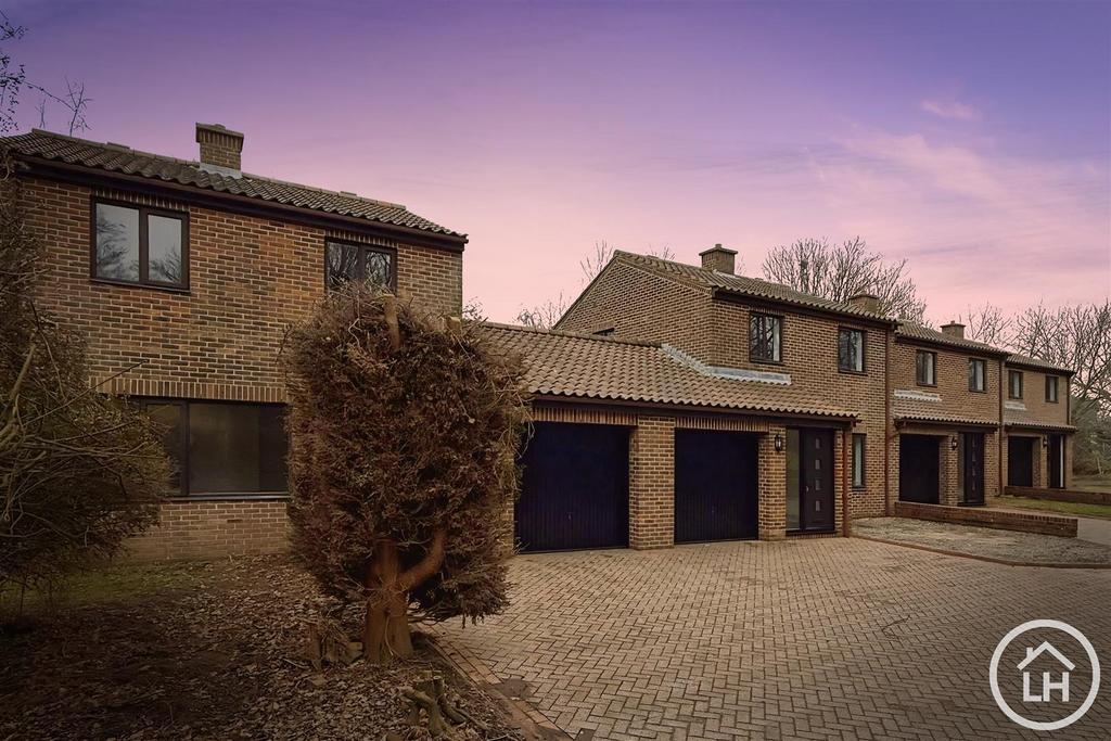 Street view (Dusk)