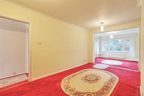 3 bedroom bungalow for sale, St. Annes Close, Coggeshall, Colchester