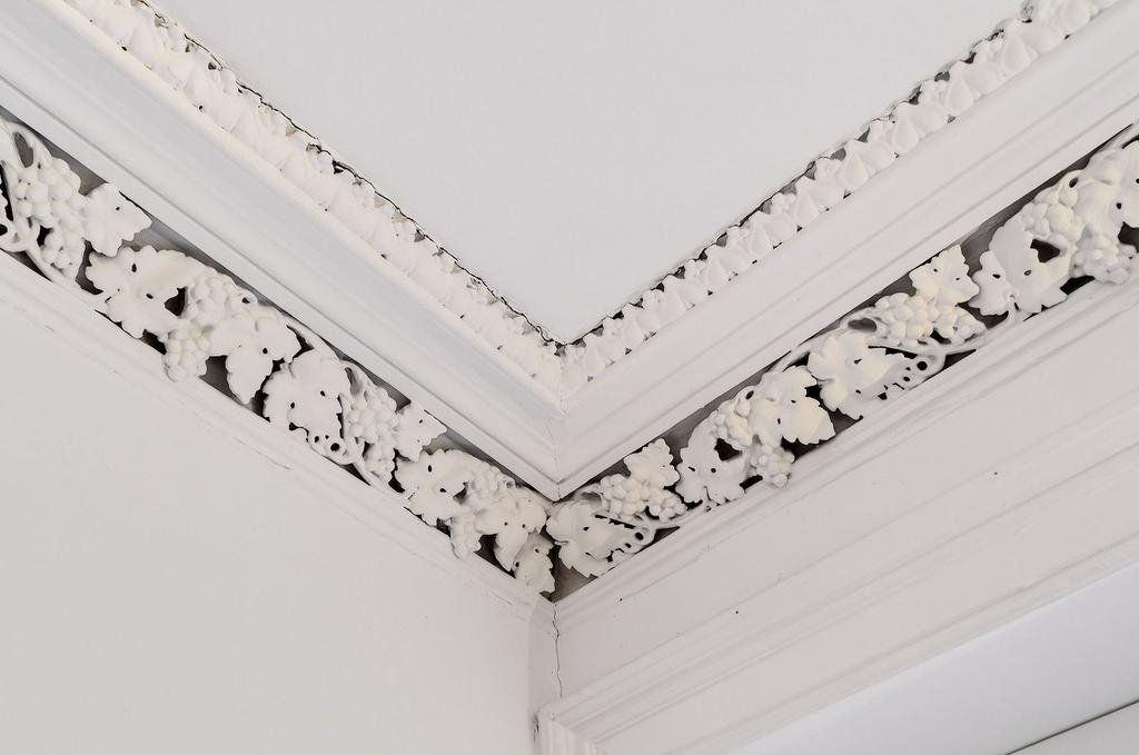 Cornice/ Livingroom