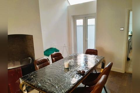 4 bedroom terraced house for sale, Chapman Street, Manchester M18