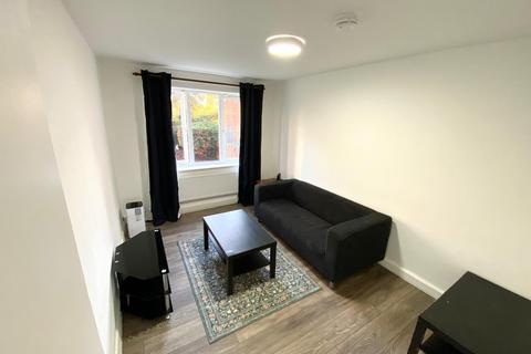 3 bedroom flat to rent, Pennington Court, Leeds LS6