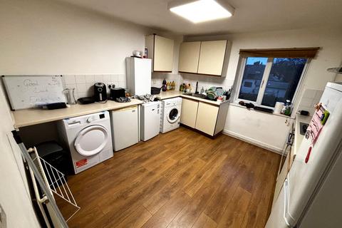 3 bedroom flat to rent, Orchard Lodge, North Hill Road, Leeds LS6
